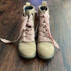 Girls boots